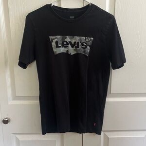5 for $25! Levi’s Black T-shirt Small